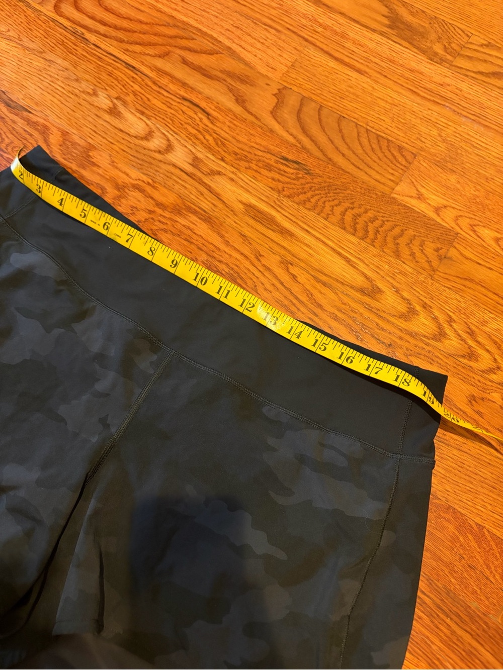 Lululemon Black Camo Run Shorts speed up size 14 - Picture 5 of 10